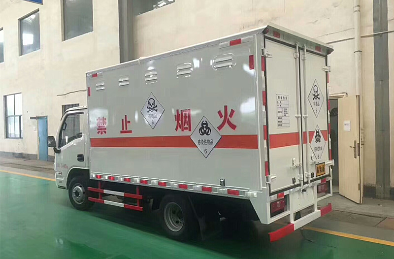 躍進(jìn)3.3米柴油(藍(lán)牌)毒性感染性廂式車(chē)